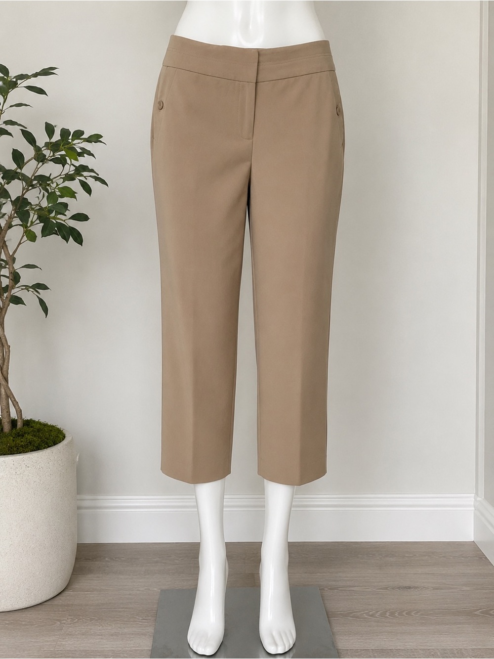 Larry Levine Stretch Tan Cropped Pants Size 10